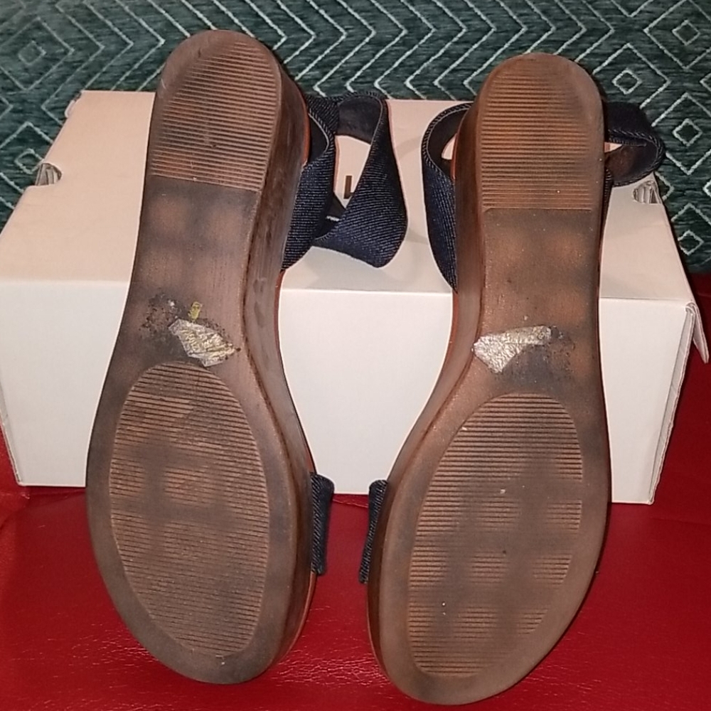 Shoes - Picture 3 of 4